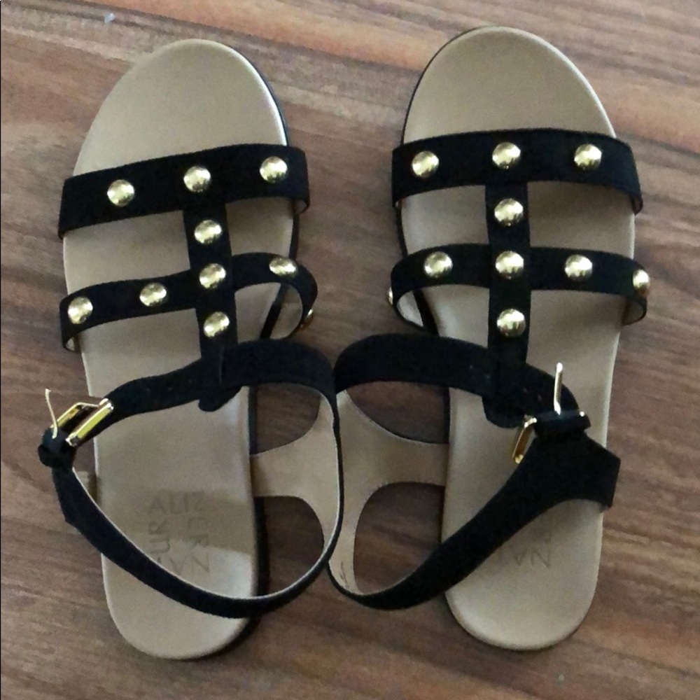 New without tag sandals